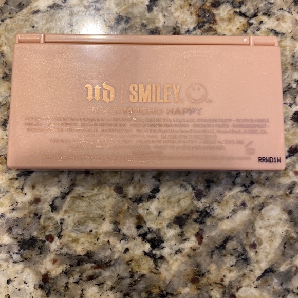 Urban Decay X Smiley Eyeshadow Palette - Picture 3 of 3